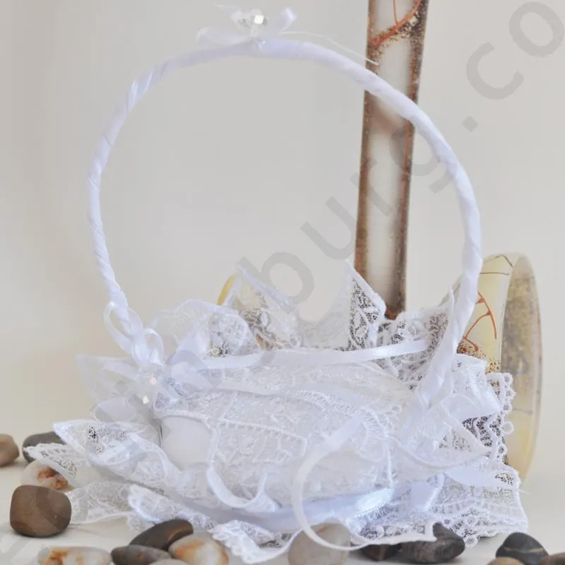 Кошничка за халки, изработена от луксозна, бяла дантела