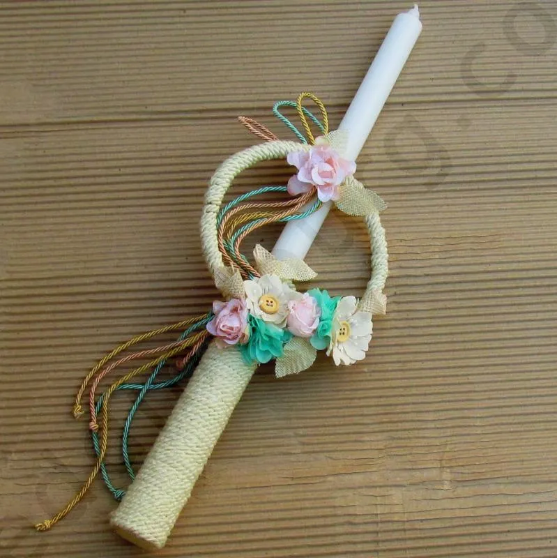 Луксозна свещ за кръщене изработена с естествени материали и нежни цветя, модел SV38